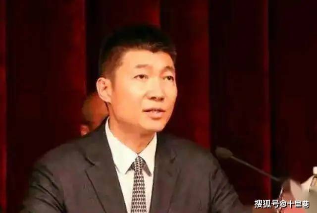 原創中央戲劇學院院長郝戎被查！拍戲不紅轉型，還曾是靳東的老師