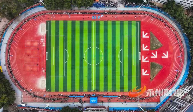 新田：中南大學隊與永州新田隊足球友誼賽精彩紛呈（組圖）