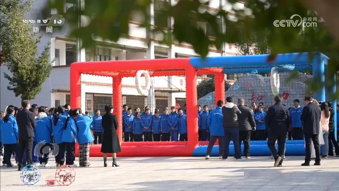 央視《焦點訪談》： 科技教育用“神奇”激發“好奇”