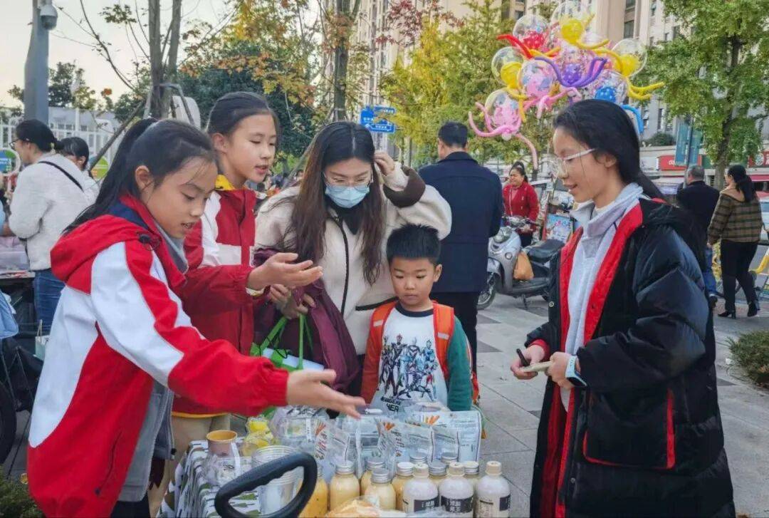 從“職業懵懂”到“商業實戰” 這所小學把職業體驗課程開進真實社會