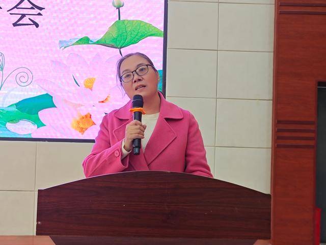 鄭州高新區蓮花街小學召開工作述職報告會