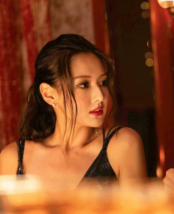 香港混血女星演夜總會公關小姐！被贊顏值天花板！中學時體重高達170斤