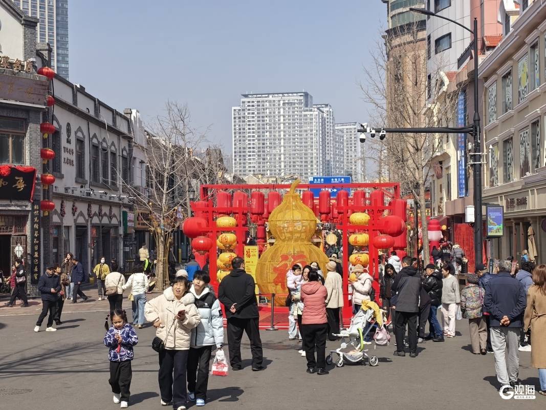 春節假期過後，青島老城文化旅遊區依然“人從眾”