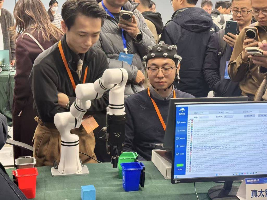 申觀兩會｜科技成果從“書架”到“貨架”，當是一路坦途