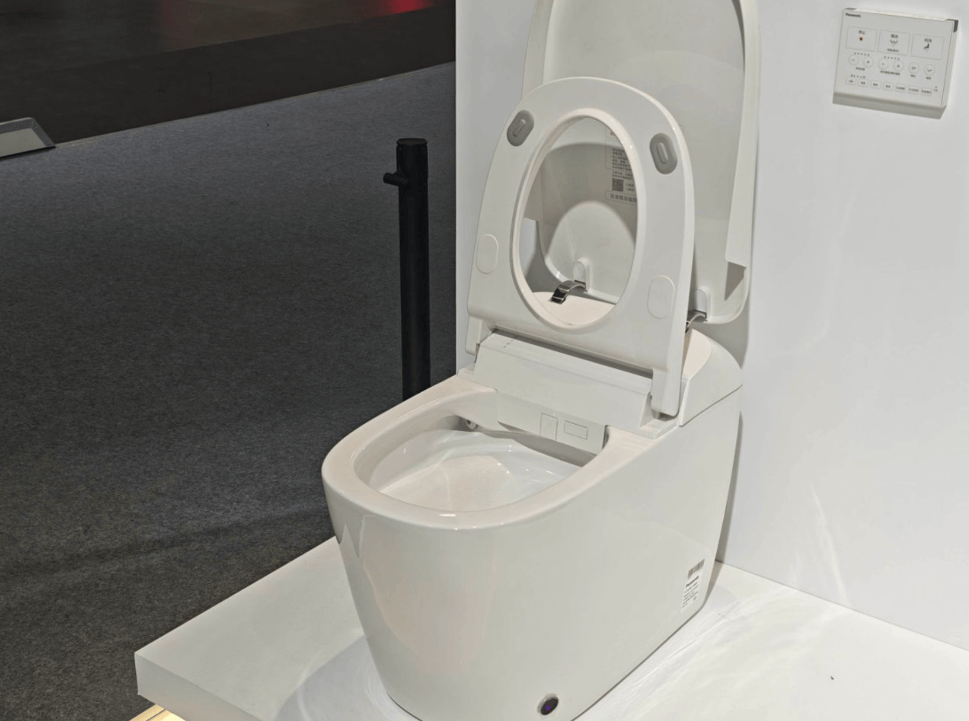 衛浴「擠」進AWE核心圈：海爾、松下各亮王牌，鴻蒙智選引發新變數？