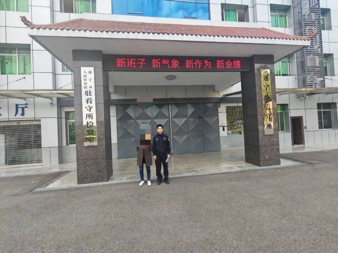 女子偷看朋友手機解鎖密碼後試出支付密碼，螞蟻搬家式偷走60餘萬元，警方：已刑拘