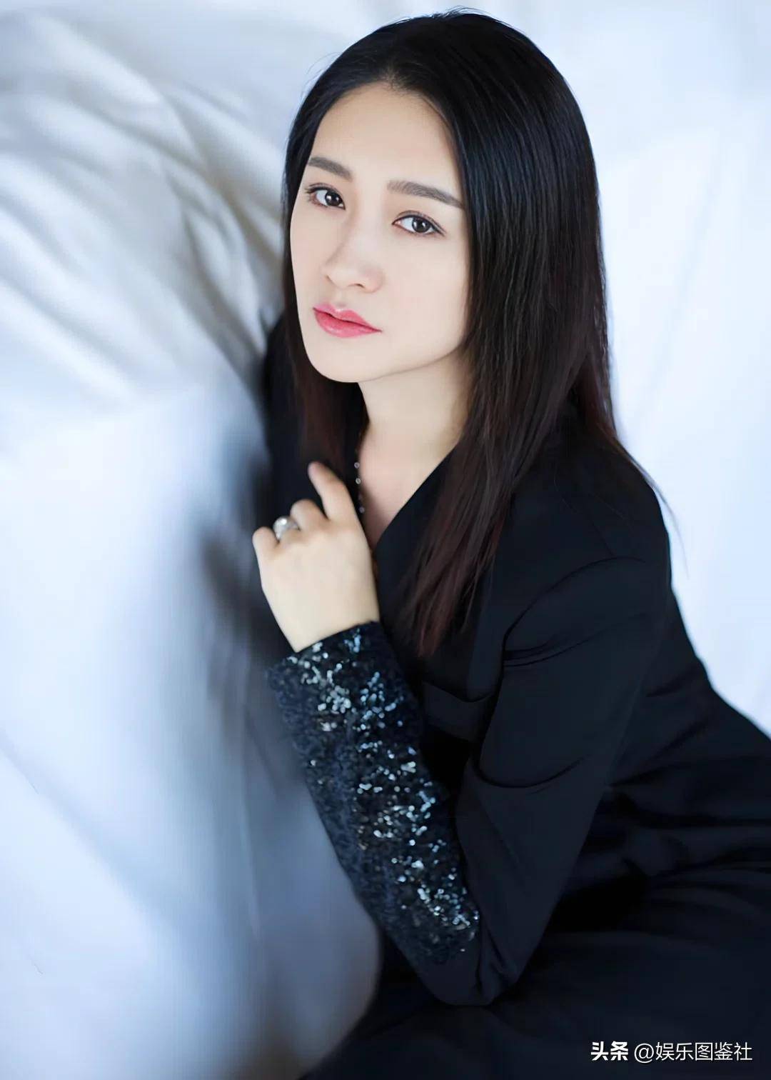 原創李小冉：歲月沉澱演技，從容綻放活出女性高光