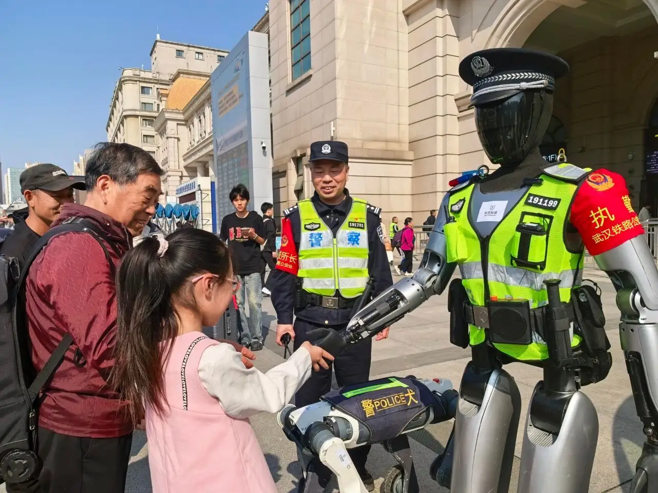 “人力+科技” 漢口站派出所全力護航“五一”平安路
