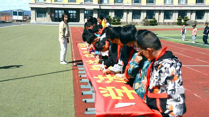 安圖縣舉辦萬名青少年法律責任年齡集體宣誓儀式