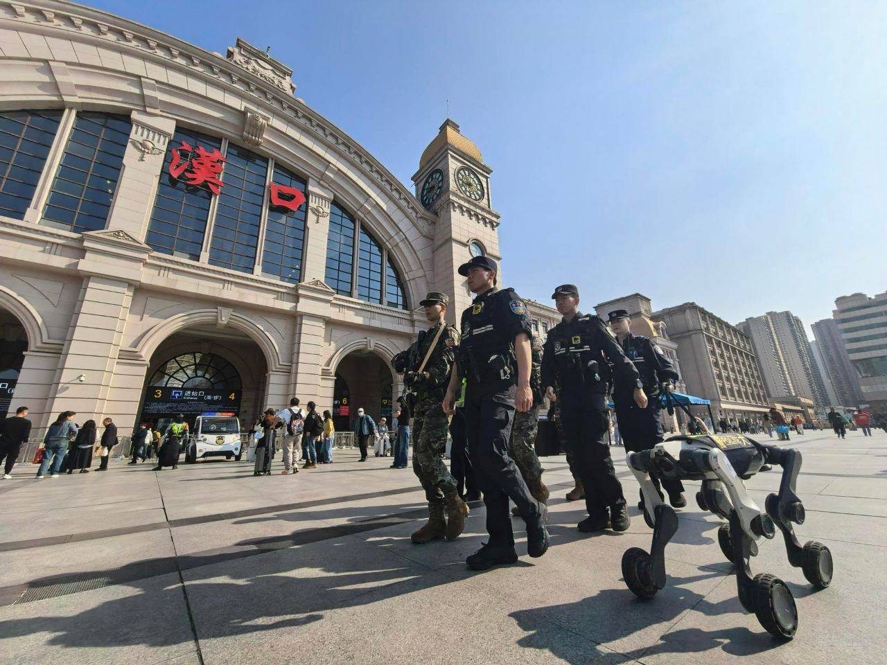 “人力+科技” 漢口站派出所全力護航“五一”平安路
