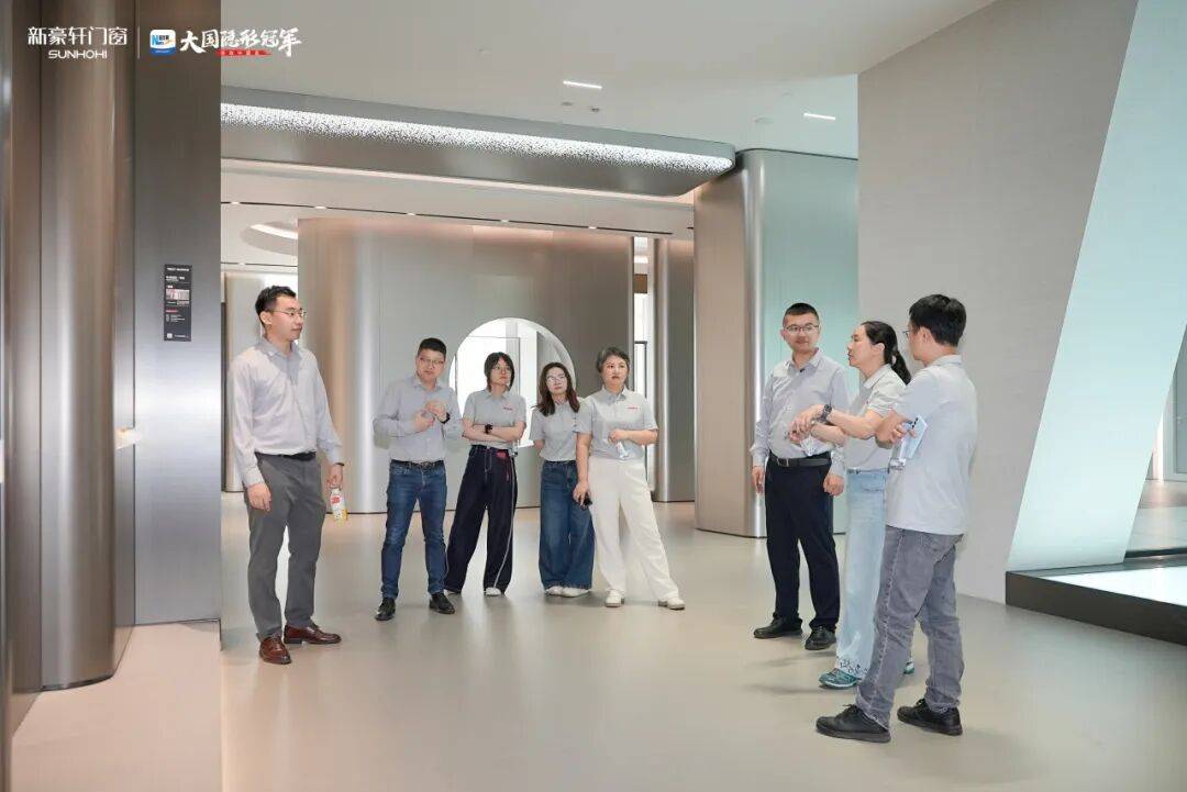 協同共贏 | 新豪軒門窗與鴻揚集團簽署戰略合作協議，推動品質人居進化升級