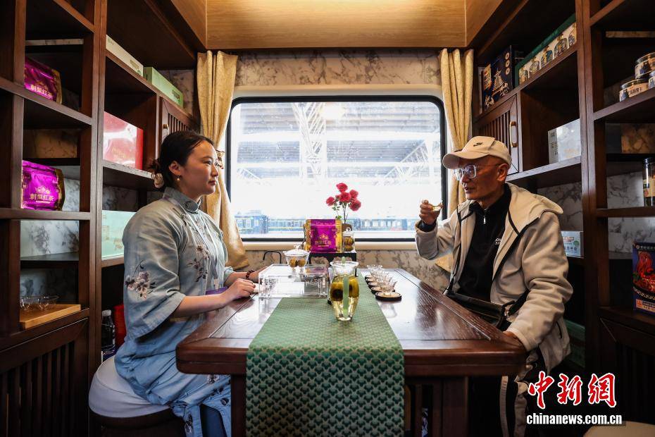 錦繡山河·多彩貴州號旅遊專列首發