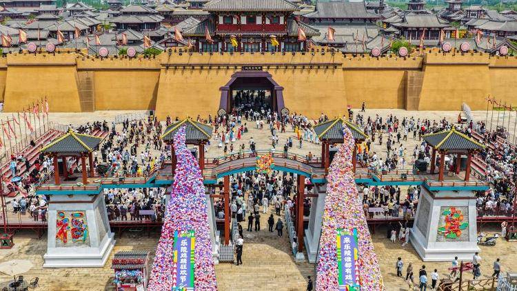 山東樂陵影視城：“戲精狂歡節”釋放旅遊消費新活力