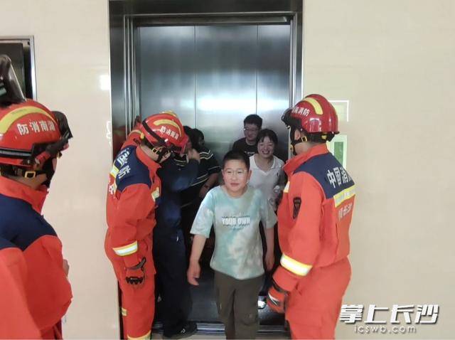 原創電梯故障多人被困，天心消防快速救援