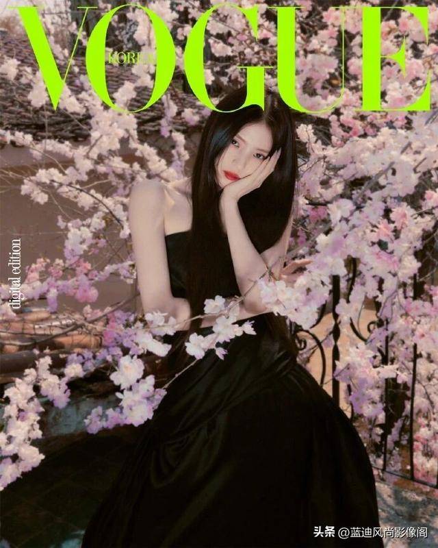 原創韓素希登《VOGUE Korea》電子刊：繁花映紅唇，冷豔自生香