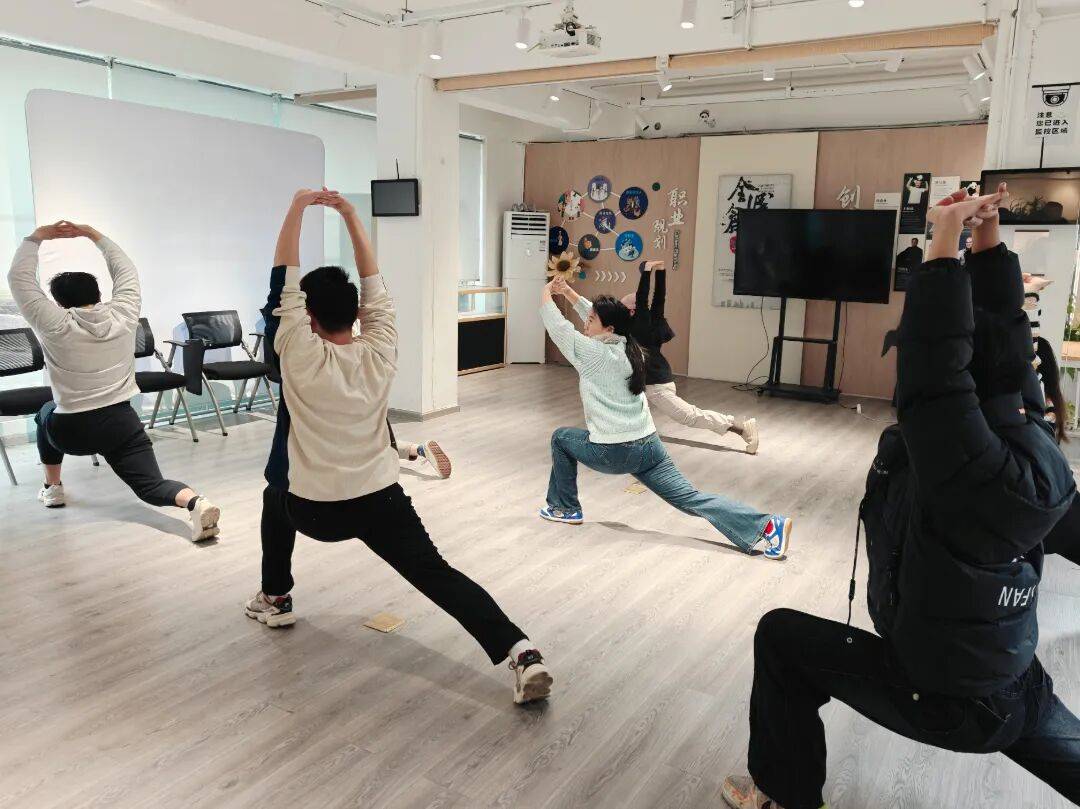 成都夜校即將開班！咖啡、化妝、書法、網球、羽毛球、瑜伽、舞蹈、鋼琴...