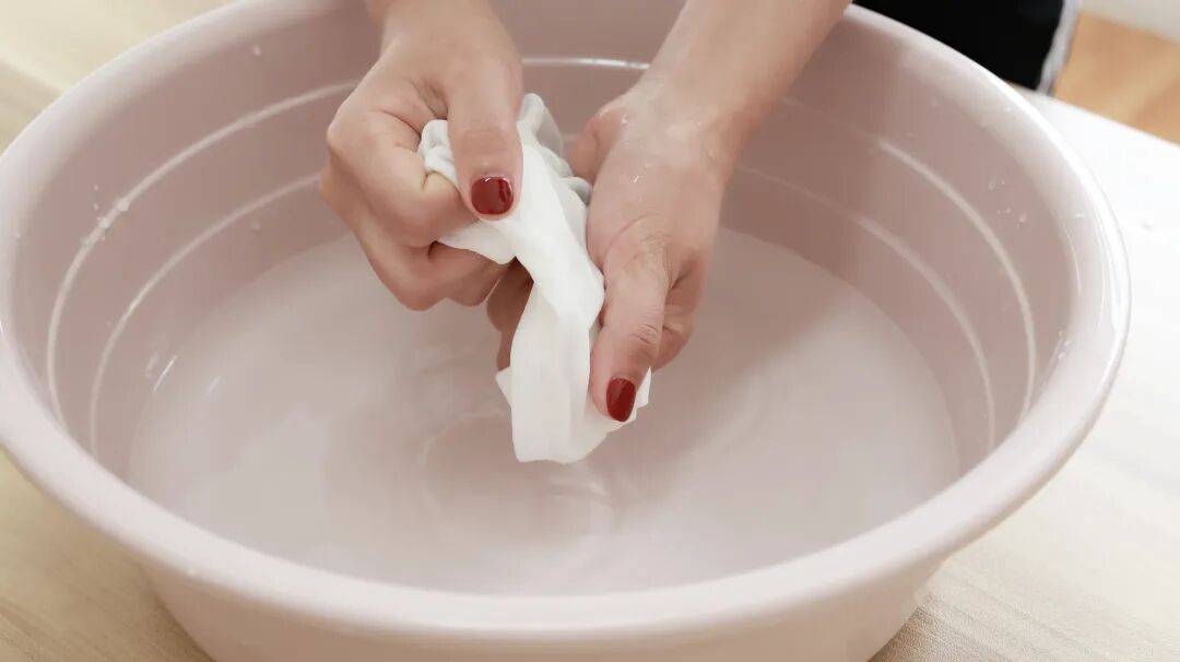 原創女性例假時，總有一股“腥臭味”，或與這些因素有關，需引起重視