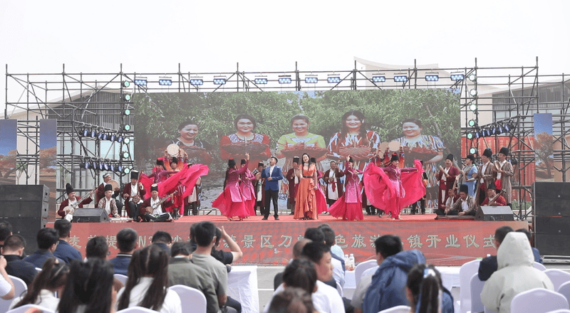 沙海啟新程 文旅添動力 麥蓋提縣N39°沙漠旅遊景區刀郎特色旅遊小鎮開業