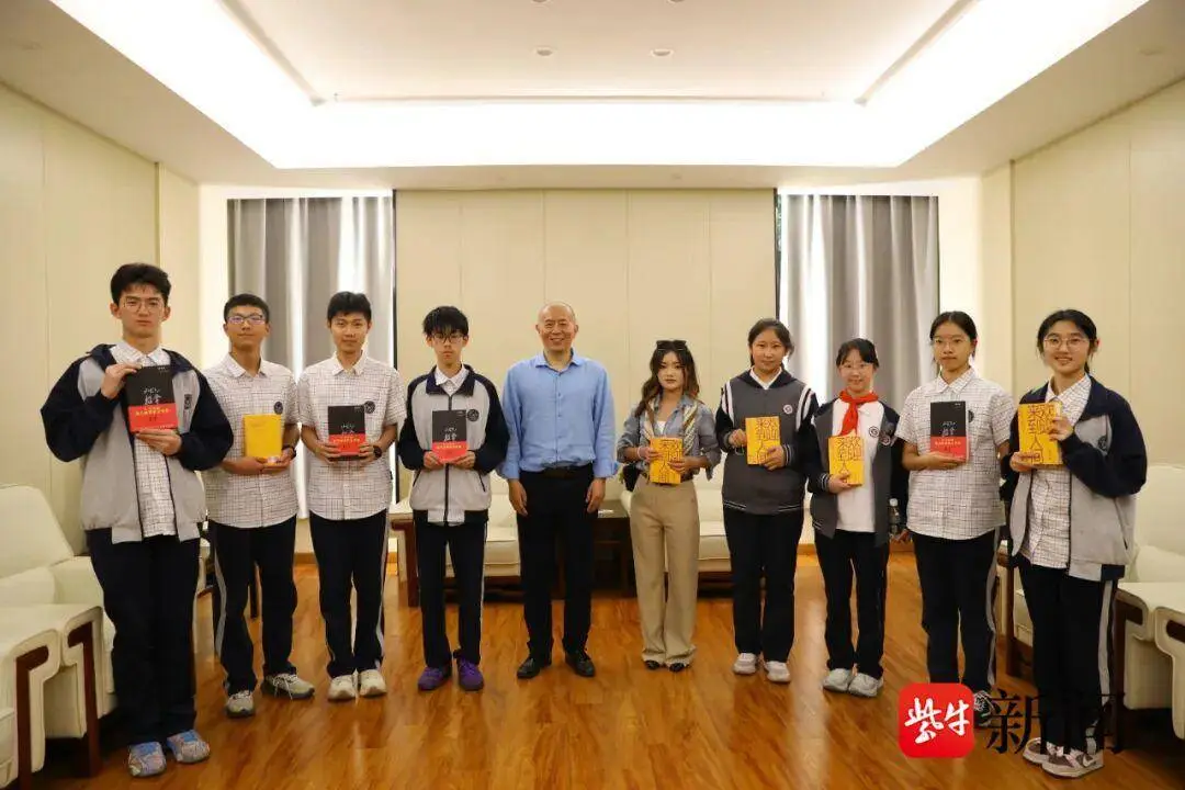 畢飛宇在天一中學開講：文學的作用，也許比我們想象的要更大一些