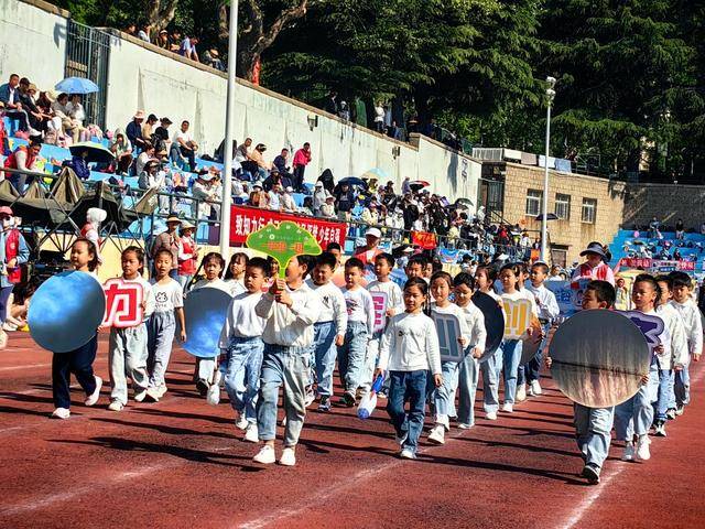 集團共育燃活力 ，無界賽場築夢想！青島香港路小學與新昌路小學攜手舉辦集團校春季運動會