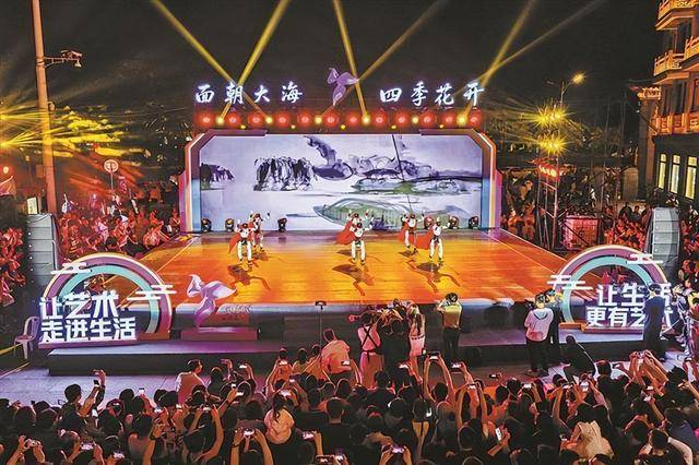 “五一”假期中山路再次成為旅遊熱門打卡地