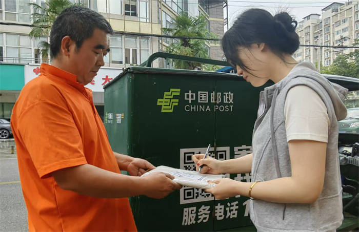 成都郵政聯合成都圖書館 讓圖書網借進萬家