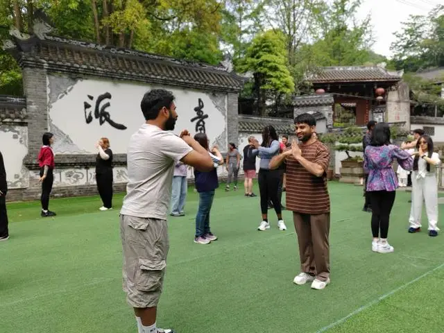 四川大學留學生沉浸式研學 感悟青城武術非遺魅力