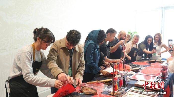 中阿詩人在穗展開“詩歌的傳統與未來”學術對話