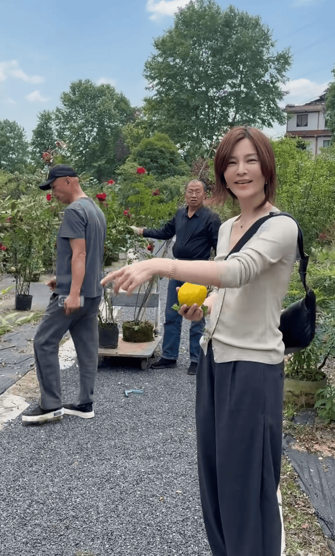 原創劉孜貴州新房裝修完成，出錢出力佈置陽臺好美，母親出鏡很有氣質