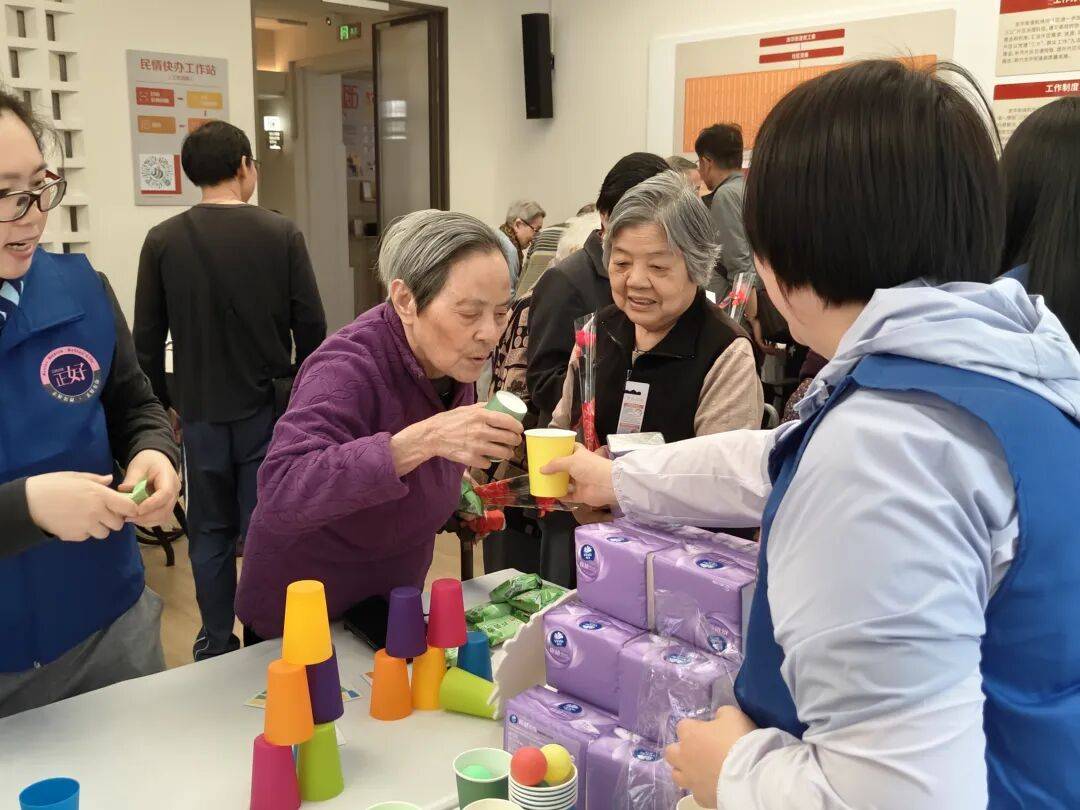 歌舞、书法、生日会，长者欢聚其乐融融