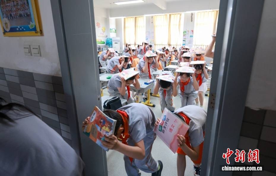 全國防災減災日 北京小學生學習應急避險技能