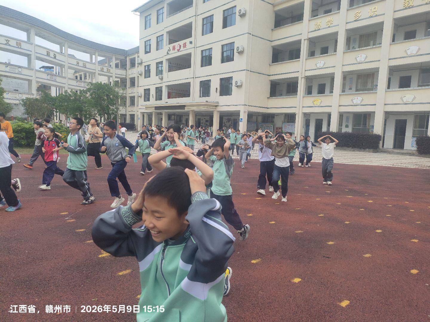 築牢安全防線，護航校園成長——尋烏縣城南小學開展防震減災應急演練活動