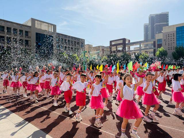 二七區嵩山路學校小學部舉辦2026年校園運動會