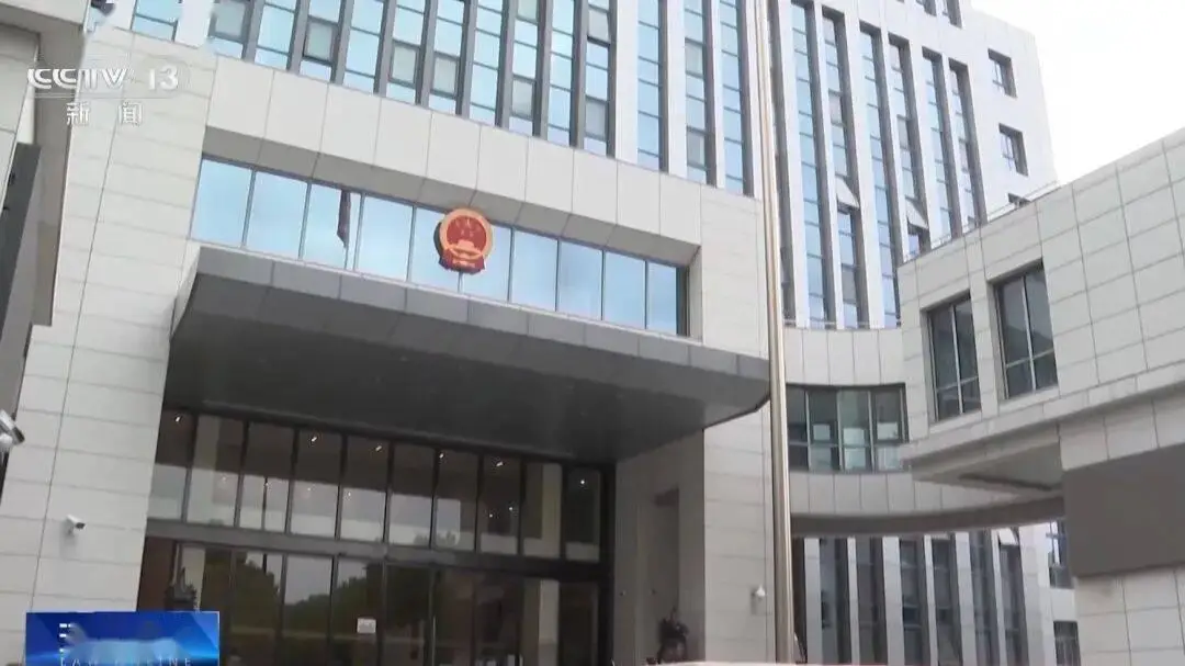 上海一男子和乘順風車相識的女友閃婚，把父母贈與的千萬房產登記在妻子名下，閃離後女方要求按99%比例分割房產