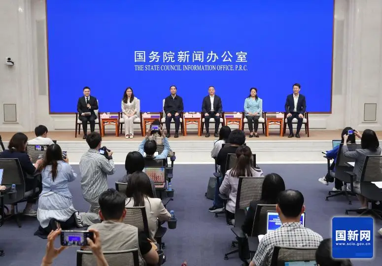 “追沙院士”黃建平：把論文寫在祖國大地上，把學問做在西北大漠裡