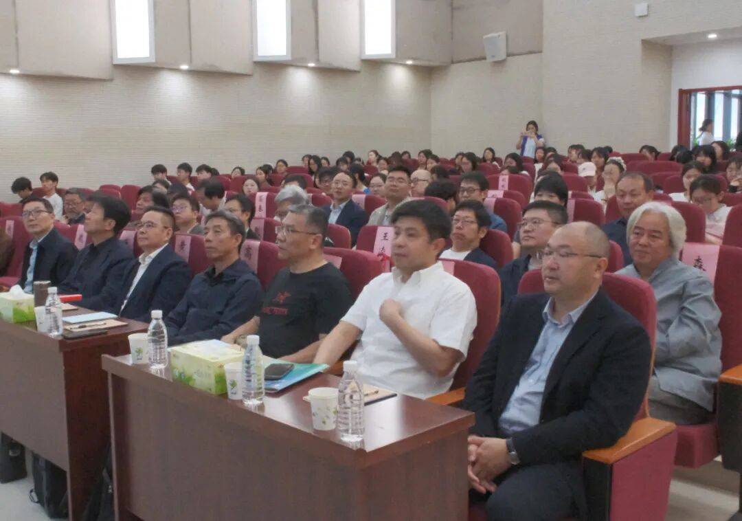 詩歌的時代性暨黃紀雲詩歌文化交流會在開封舉行