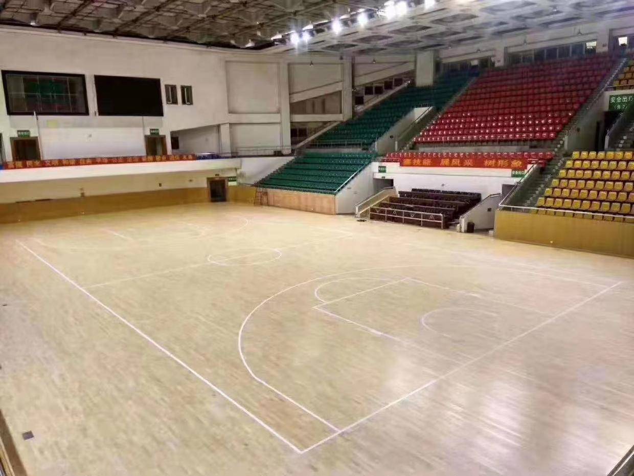 浩林體育|體育館選擇實木運動地板比複合地板好？體育木地板|生產|廠家