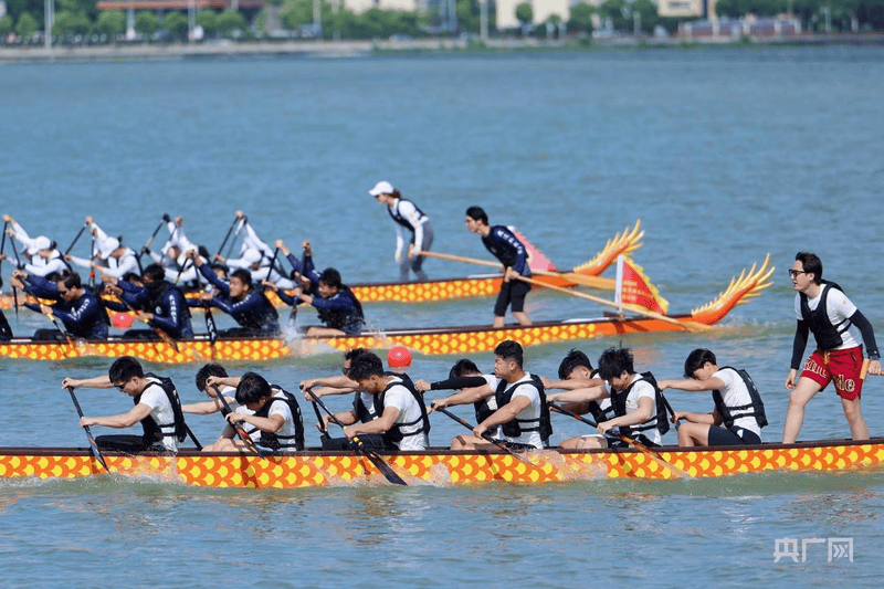 龍騰南湖 逐浪青春！2026年湖北省龍舟公開賽（洪山站）彰顯“大學之城”活力
