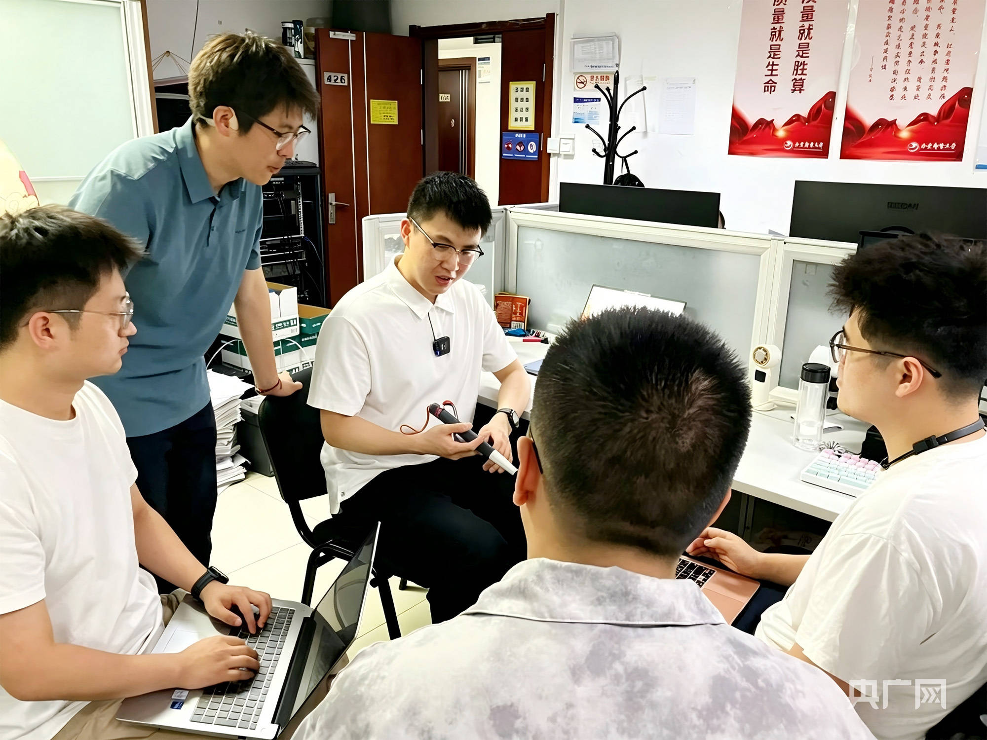 不被“針推”定義 北郵首位視障研究生帶隊破解“最後十米”難題