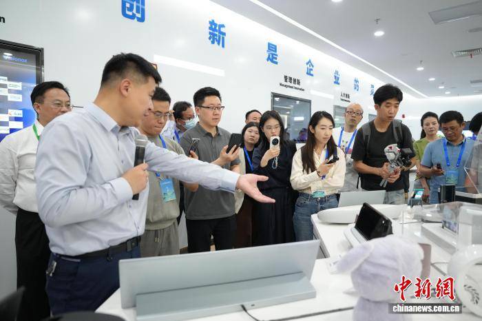 中外記者打卡合肥創新科技