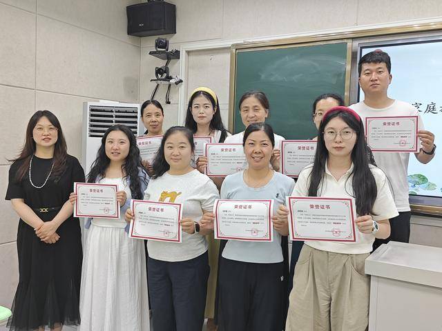 鄭州高新區蓮花街小學開展教師家庭教育學習分享沙龍