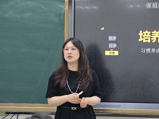 鄭州高新區蓮花街小學開展教師家庭教育學習分享沙龍