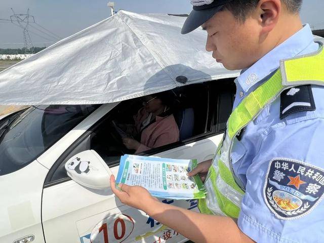 進駕校 講交規 讓交通安全從起“步”開“駛”