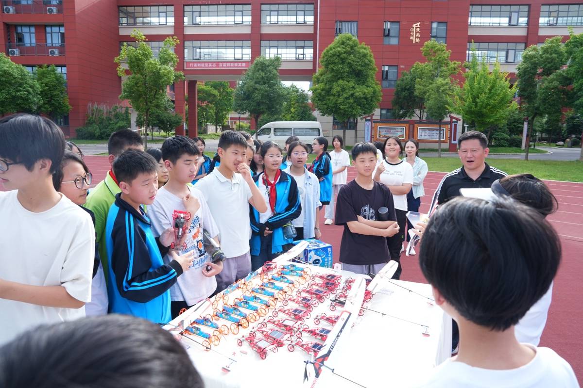 學生跳古典舞，課本劇搬上舞臺……武漢這所中學的文化月不一般