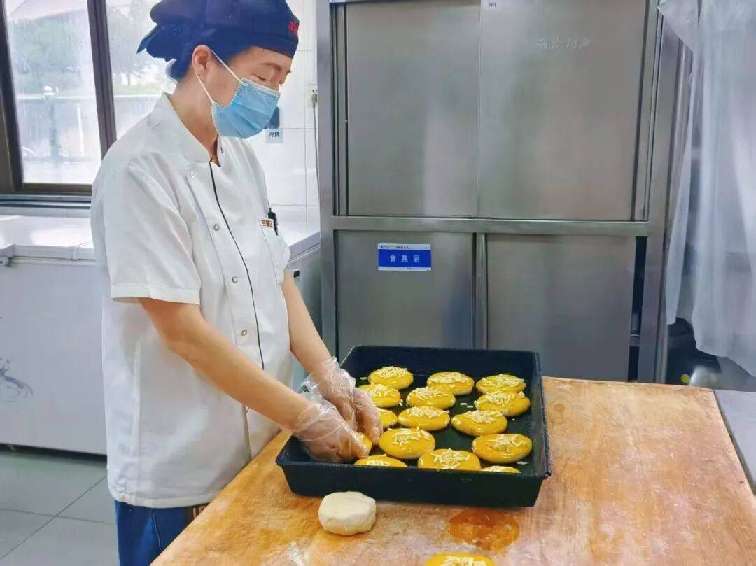 食堂阿姨成“美食博主”！評論區看餓了