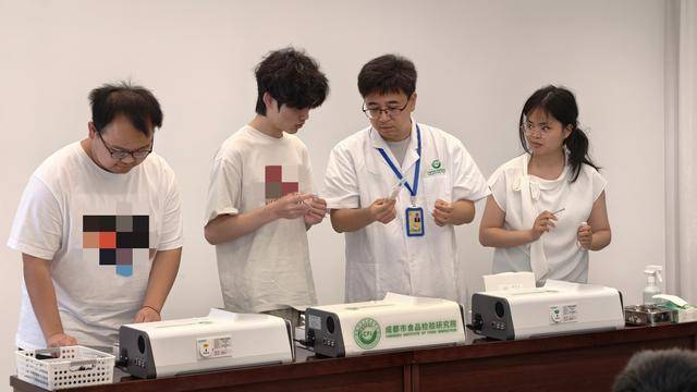 解鎖食檢黑科技！全國科技活動周，成都“食安巴士”開進校園