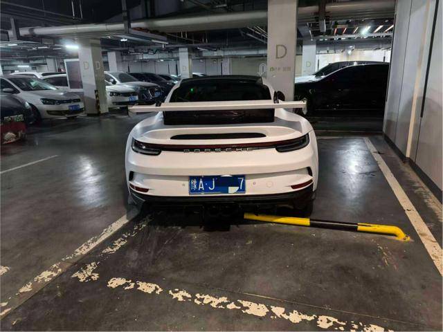 深夜飆車炸街擾民 鄭州交警快速查處