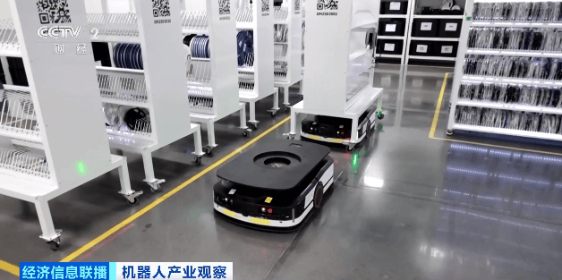 從“地面搬運”到“貨架攀爬” 移動機器人功能強大