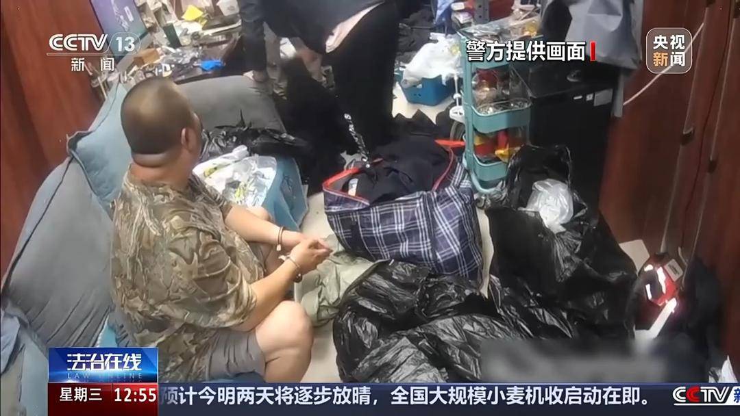 把警用物品當“收藏品”公開兜售 警用裝備黑產鏈曝光