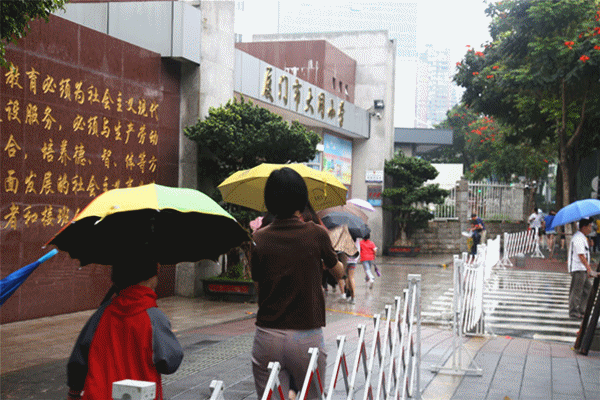 記憶裡的小賣部，廈門學生的“課後秘境”還在嗎？文具、零食、圖書……誰的“快樂之門”被開啟了！